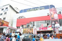 Srimanthudu Benefit Show Hungama at Siva Parvathy Theatre